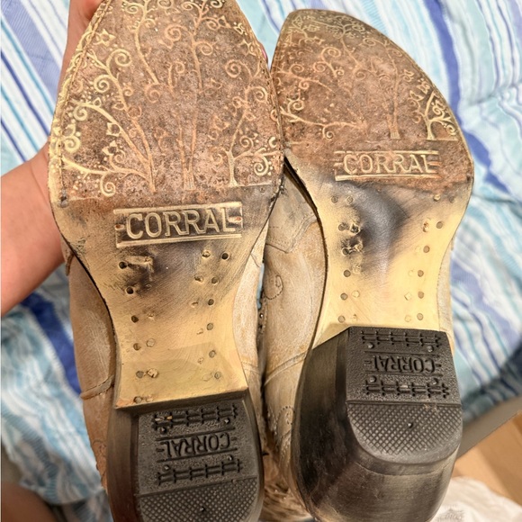 Corral woman 10W boots in white glitter inlay and crystals. - Picture 12 of 16